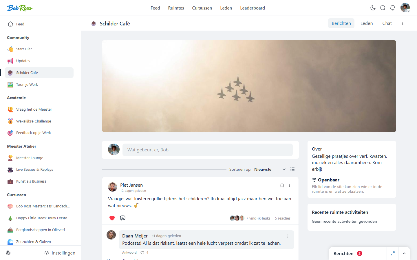 Een ingerichte ruimte met omslagfoto, beschrijving en posts van leden